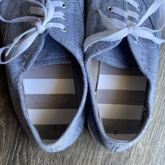 Gray and white flat sneakers shoes - Picture 4 of 17